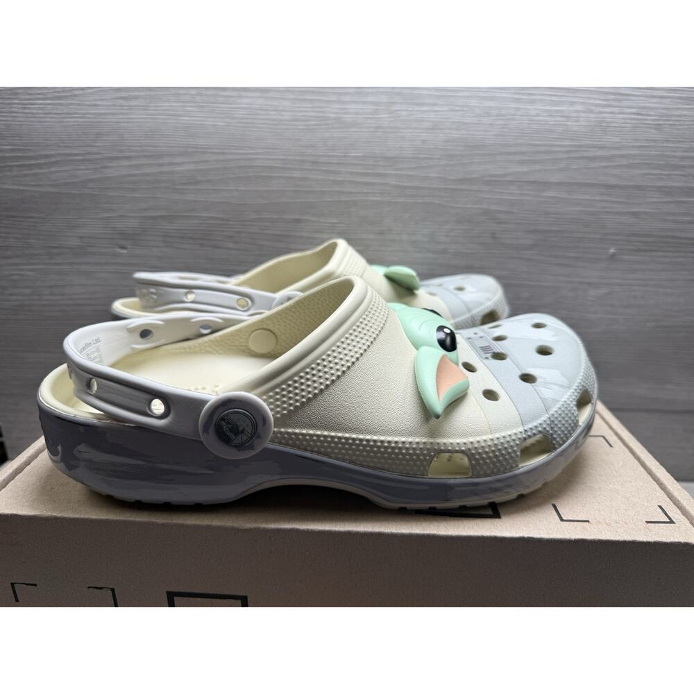 Crocs Classic Clog Star Wars Grogu Men Size 9 / Wmn 11 (UK8/EU42-43) 209482-2Y2